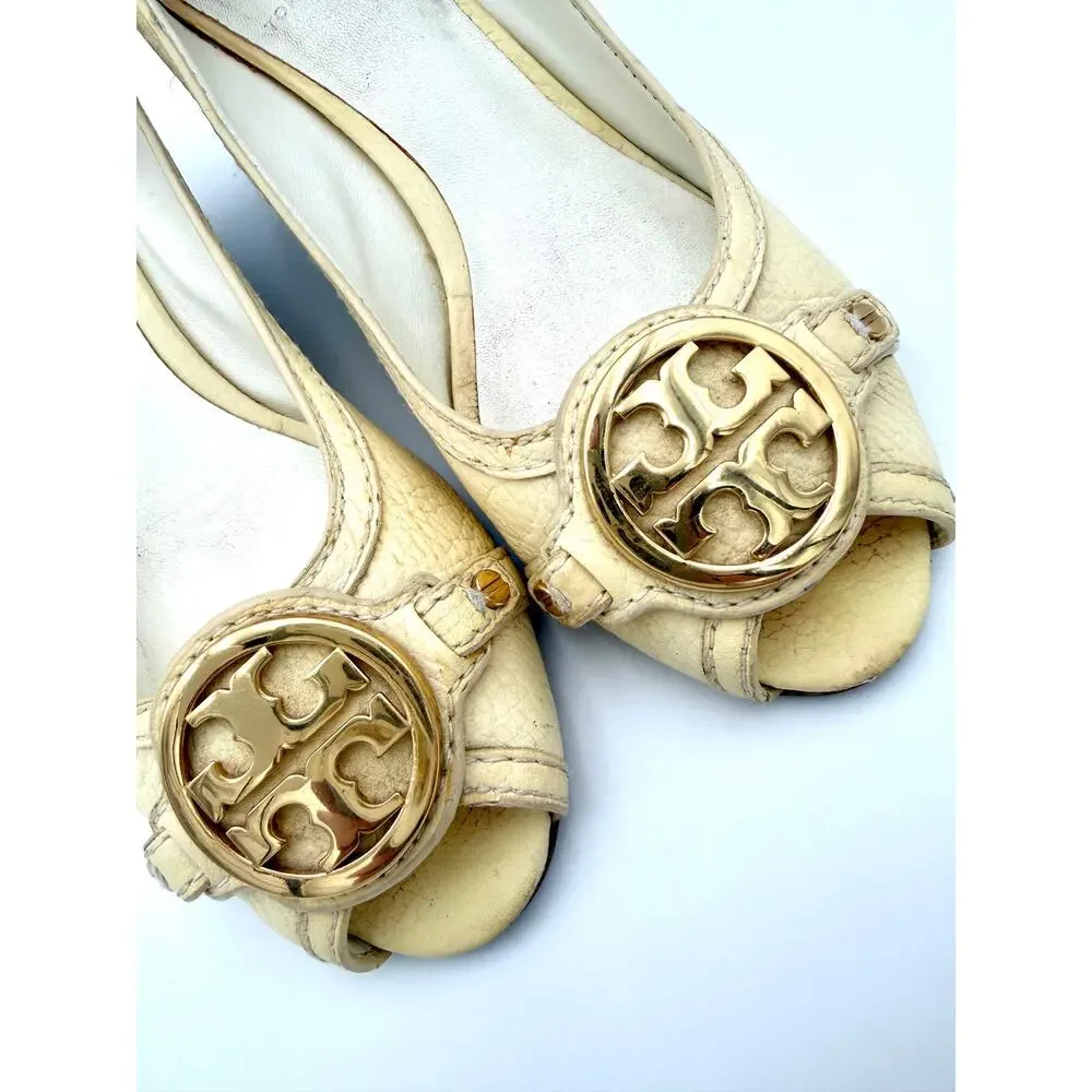 Tory Burch Leticia Cream Leather Peep-toe Wedge Pumps Size 8.5 Gold Logo